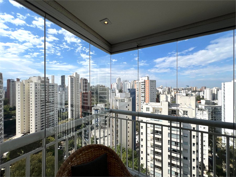 Apartamento à venda com 3 quartos, sendo 1 suíte,  em Vila Andrade, São Paulo, SP