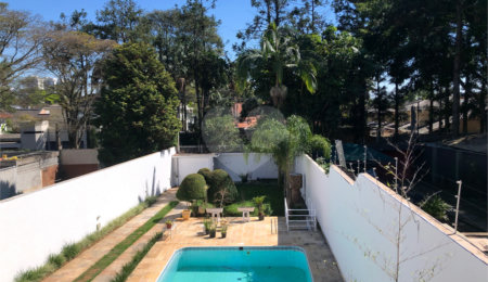 Sobrado à venda com 4 quartos, sendo 2 suítes, em Alto da Boa Vista, São Paulo, SP