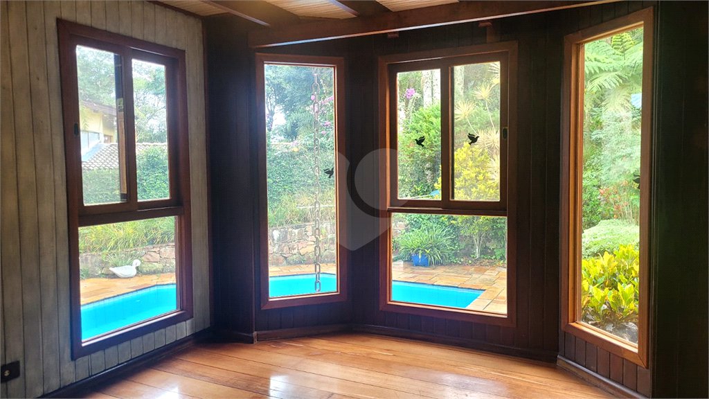 Casa à venda ou para alugar com 3 quartos, sendo 1 suíte, no condomínio Associação Reserva das Hortênsias, Mairiporã - SP