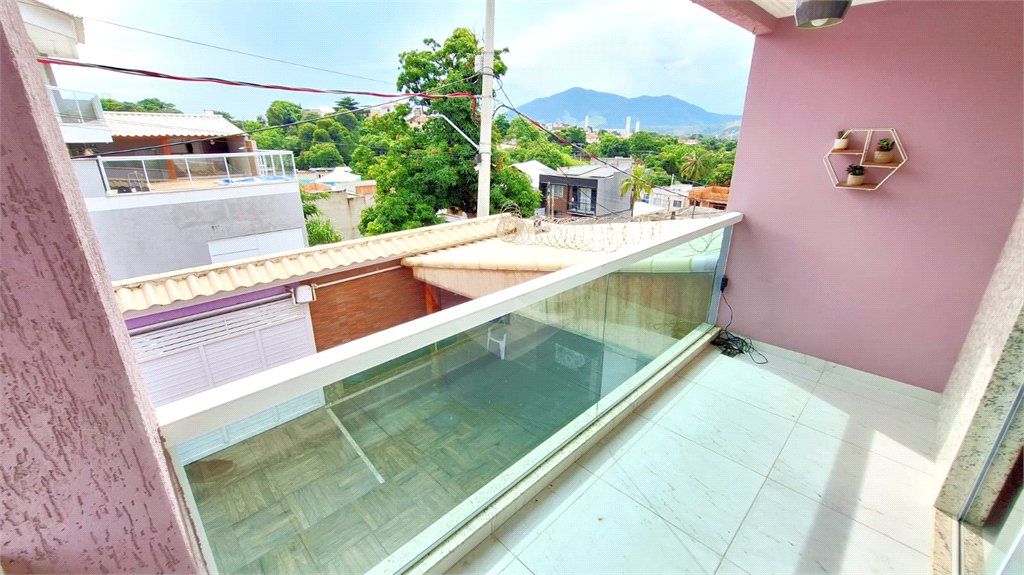 Casa à venda com 3 quartos, sendo 2 suítes, no condomínio Residencial West Green, Rio de Janeiro - RJ