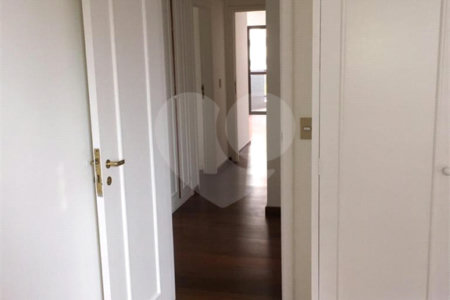 Apartamento à venda com 4 quartos, sendo 2 suítes,  em Vila Andrade, São Paulo, SP