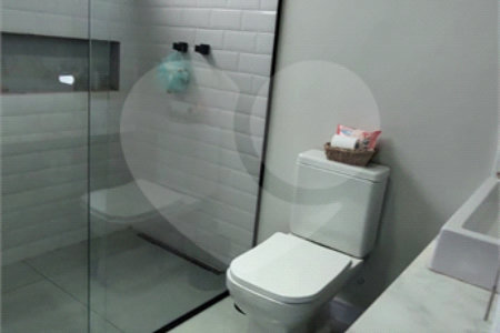 Casa à venda ou para alugar com 4 suítes no condomínio Figueira Garden, Atibaia - SP