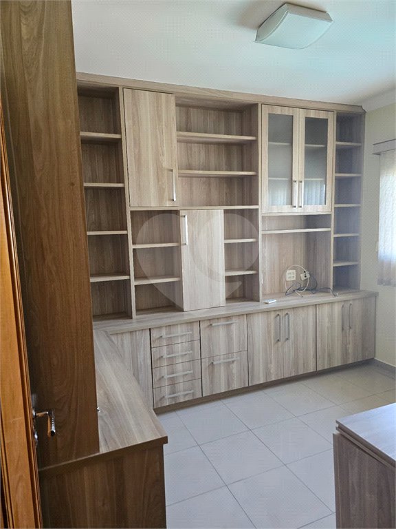 Casa à venda com 4 quartos, sendo 1 suíte, no condomínio Raizes, Paulínia - SP