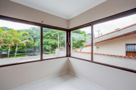 Sobrado à venda com 4 quartos, sendo 1 suíte,  em Interlagos, São Paulo, SP