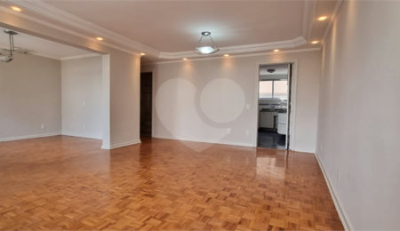 Apartamento à venda com 3 quartos, sendo 1 suíte,  em Itaim Bibi, São Paulo, SP