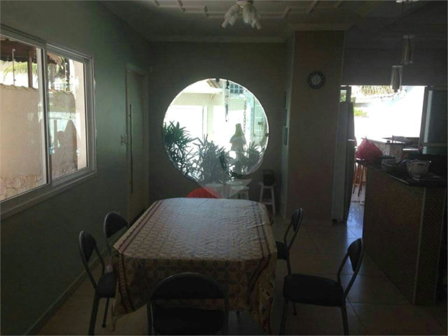 Casa à venda com 4 suítes em Solemar, Praia Grande, SP