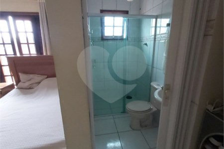 Sobrado à venda com 3 quartos, sendo 1 suíte,  em Vila Bernadotti, Mogi das Cruzes, SP
