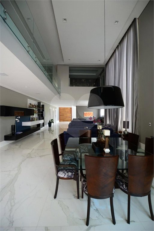Casa à venda com 5 suítes no condomínio Residencial Tamboré 2, Santana de Parnaíba - SP