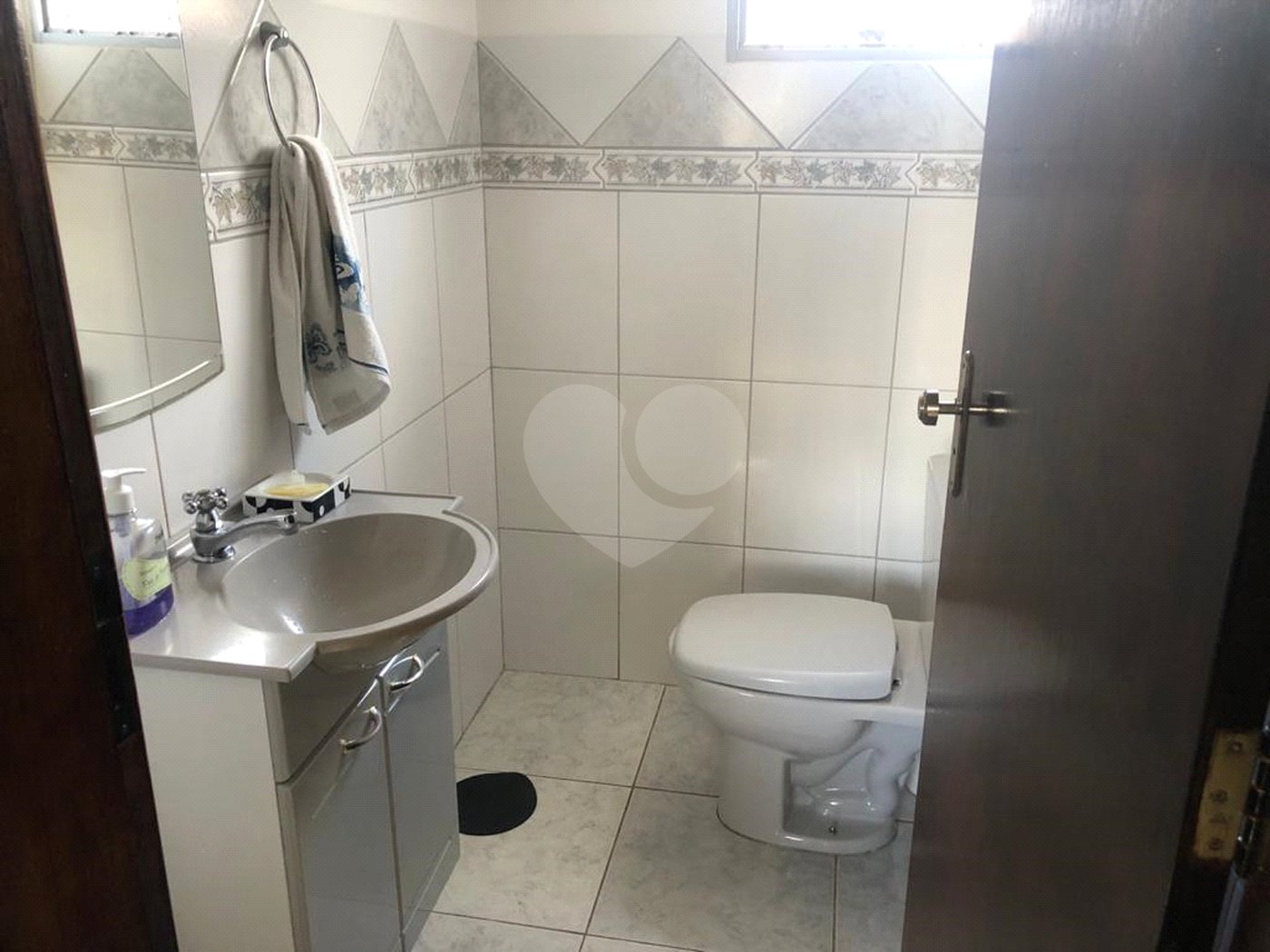 Casa à venda com 3 quartos, sendo 2 suítes,  em Jardim do Lago, Atibaia, SP