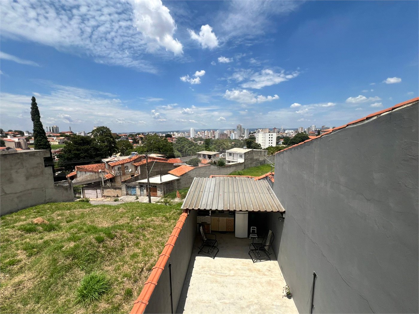 Casa à venda com 2 quartos, sendo 1 suíte, em Vila Barão, Sorocaba, SP