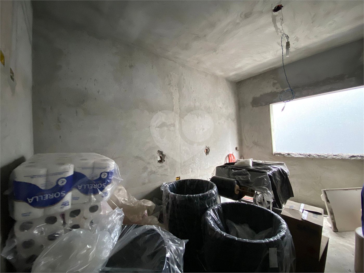 Sobrado à venda com 3 quartos, sendo 1 suíte, em Jardim Quaresmeira II, Suzano, SP