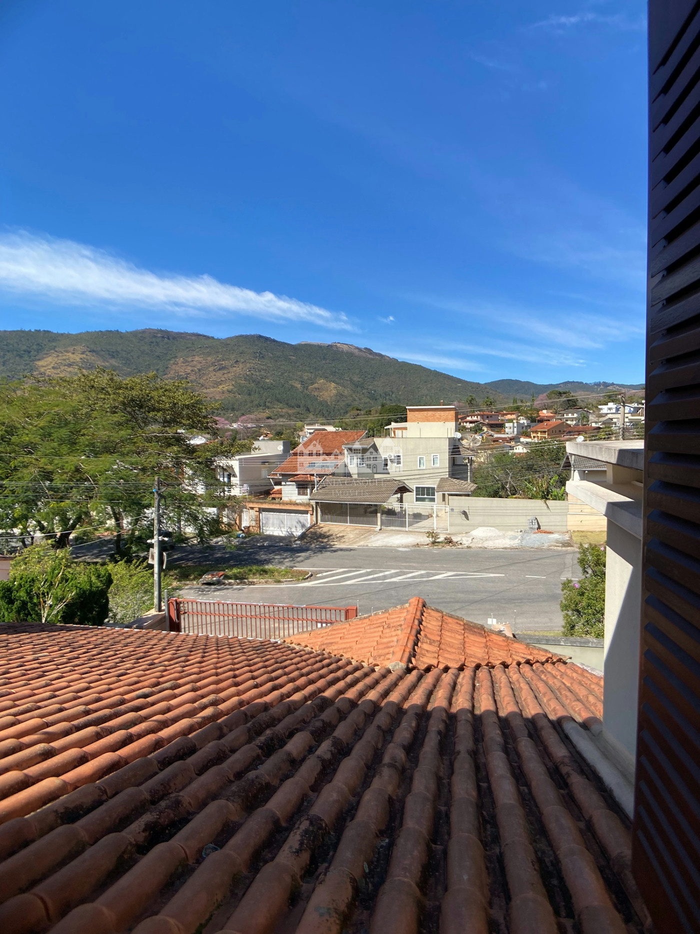Casa à venda com 3 quartos, sendo 1 suíte, com vista deslumbrante em Recreio Maristela, Atibaia