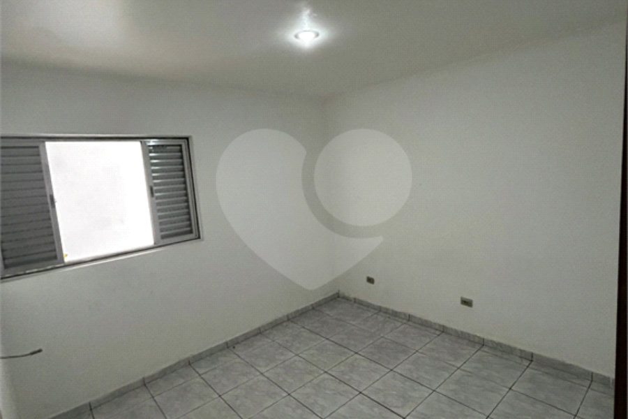 Sobrado à venda com 4 quartos, sendo 2 suítes, em Campo Limpo, São Paulo, SP