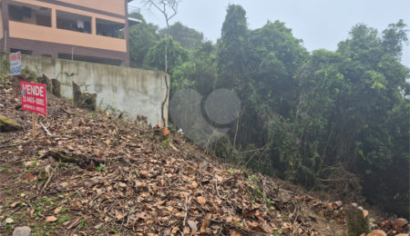 Terreno à venda no condomínio Parque Imperial da Cantareira, Mairiporã - SP