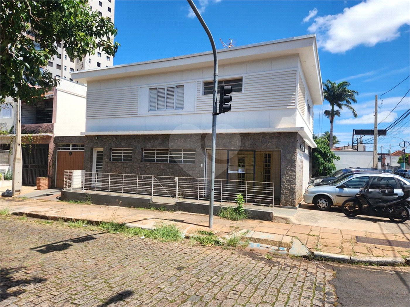 Sobrado à venda com 4 quartos, sendo 1 suíte, no Centro, Araraquara, SP