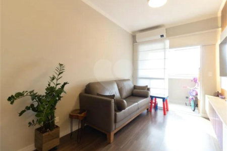Apartamento à venda com 3 quartos, sendo 1 suíte, em Vila Mariana, São Paulo, SP