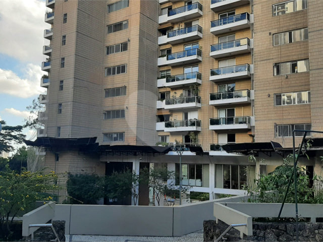 Apartamento à venda com 4 quartos, sendo 1 suíte,  em Alto da Boa Vista, São Paulo, SP