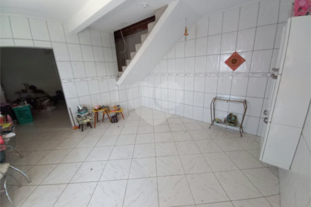 Sobrado no Jd Medeiros.