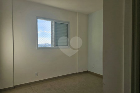 Apartamento à venda com 3 quartos, sendo 1 suíte, no Centro, Poá, SP