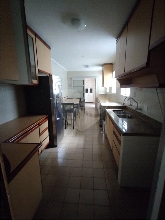 Casa à venda com 4 quartos, sendo 1 suíte, em Vila Mariana, São Paulo, SP