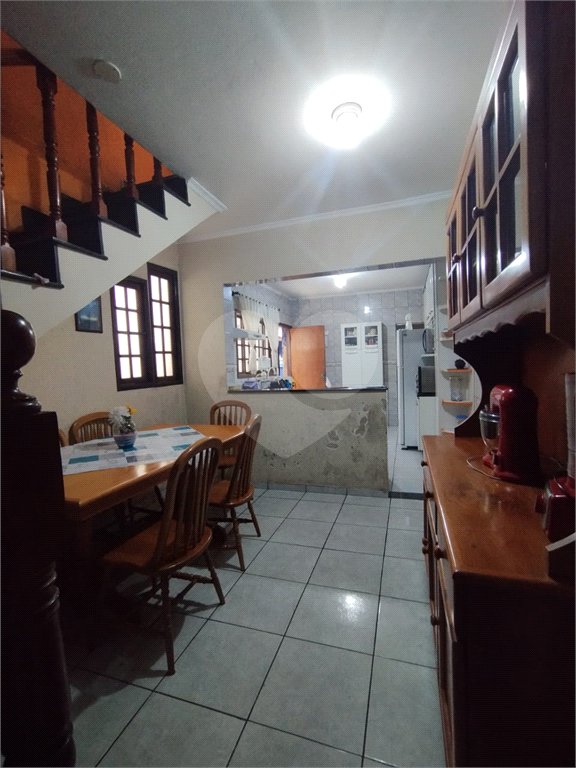 Sobrado à venda com 3 quartos, sendo 1 suíte, em Biritiba, Poá, SP