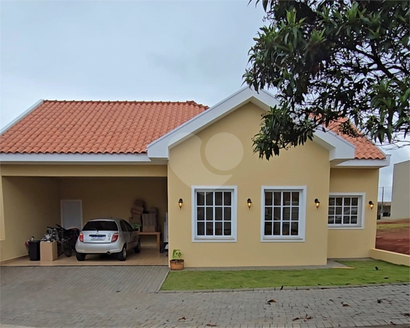 Casa à venda com 3 quartos, sendo 1 suíte,  no condomínio Golden Ville, Itapetininga - SP