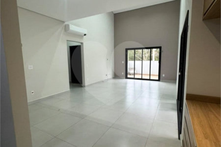 Casa à venda com 3 quartos, sendo 1 suíte, no condomínio Jardim Laguna, Indaiatuba - SP