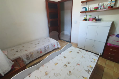 Casa Térrea à venda com 3 quartos, sendo 1 suíte, no Centro, Poá, SP
