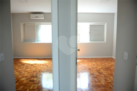 Casa térrea em Araraquara/SP.