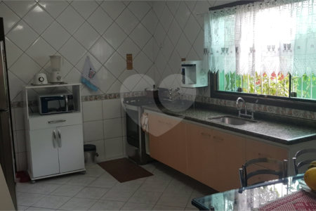 Sobrado à venda com 3 quartos, sendo 1 suíte, em Vila Vitório Mazzei, São Paulo, SP