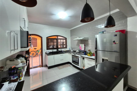 Sobrado à venda com 3 quartos, sendo 1 suíte, em Jardim Sarah, São Paulo, SP