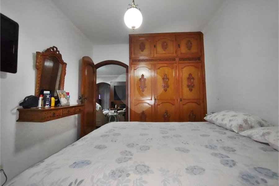 Casa à venda com 3 quartos, sendo 1 suíte, no condomínio Vila Paiva, São Paulo - SP