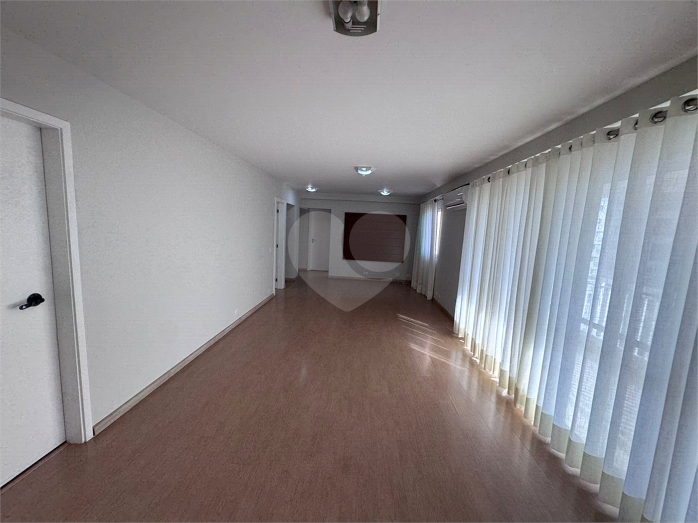 Apartamento para alugar com 3 quartos, sendo 1 suíte,  em Pinheiros, São Paulo, SP