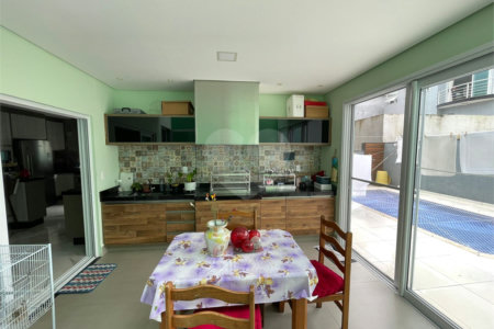 Casa à venda com 1 quarto, sendo 3 suítes, no condomínio Aruã Brisas I, Mogi das Cruzes - SP