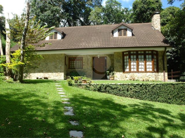 Casa à venda com 3 suítes no condomínio Jardim da Montanha I, Mairiporã - SP