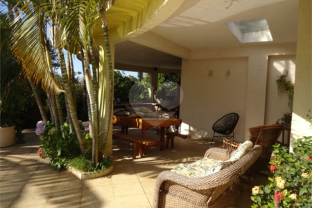 Casa à venda com 5 quartos, sendo 2 suítes,  em Vila Oliveira, Mogi das Cruzes, SP