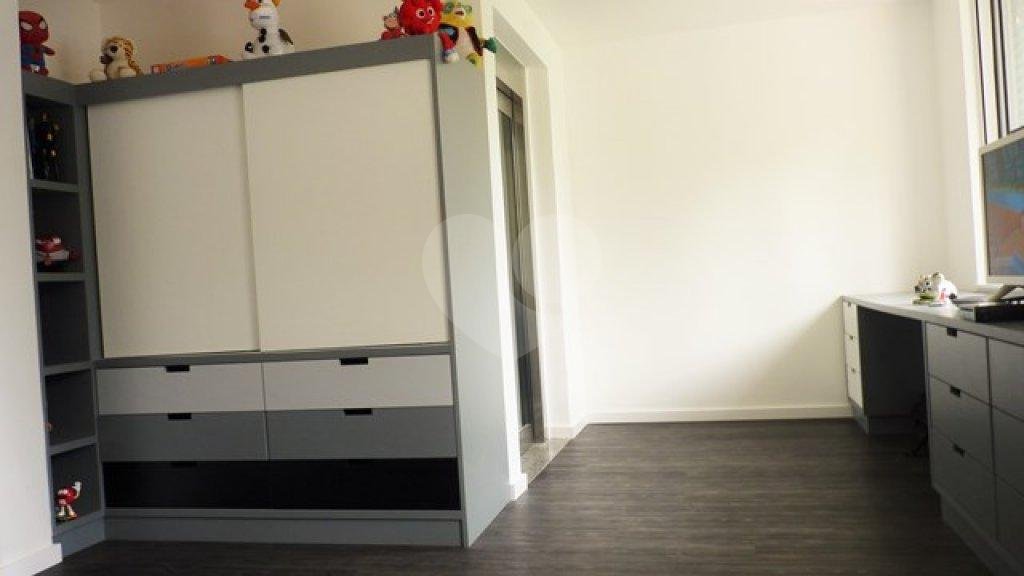 Sobrado à venda com 4 quartos, sendo 3 suítes, em Tremembé, São Paulo, SP