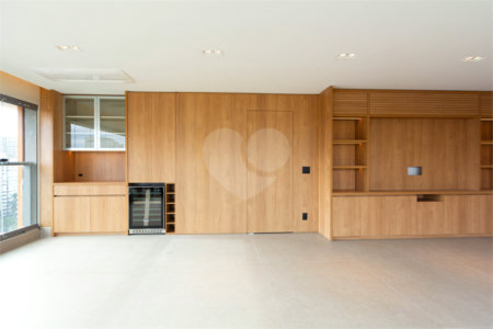 Apartamento à venda ou para alugar com 3 suítes em Moema, São Paulo, SP