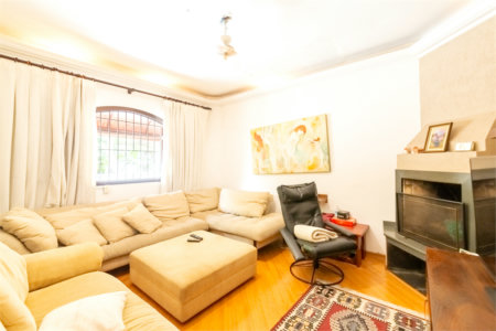 Casa à venda com 4 quartos, sendo 2 suítes, em Campo Belo, São Paulo, SP