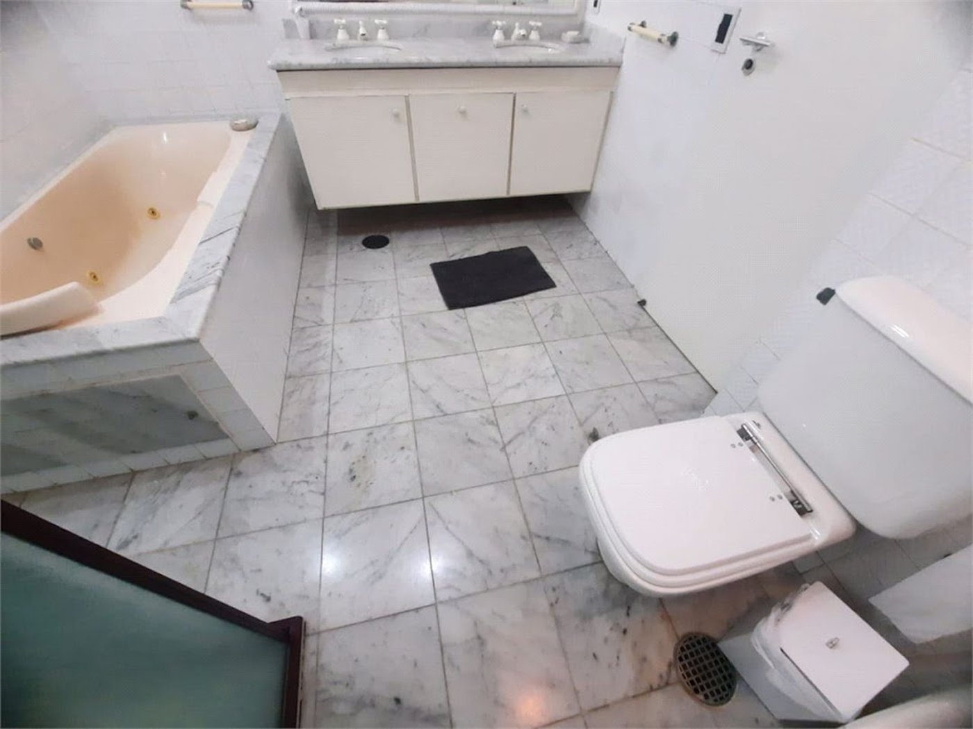 Apartamento Residencial à venda, Pitangueiras, Guarujá - AP0136.