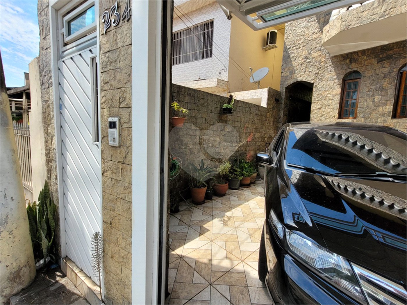 Sobrado à venda com 3 quartos, sendo 1 suíte, em Vila dos Remédios, São Paulo, SP