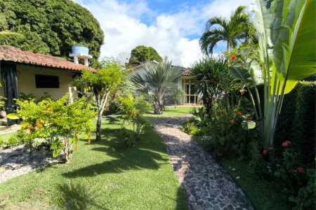 Casa à venda com 4 quartos, sendo 2 suítes, no Centro, Santa Cruz Cabrália, BA