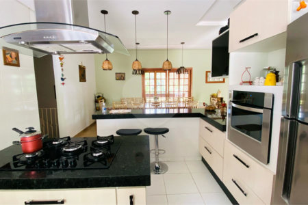 Casa à venda com 3 suítes em Dos Finco, São Bernardo do Campo, SP