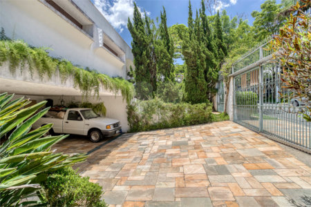 Casa Térrea à venda com 4 suítes em Jardim Cordeiro, São Paulo, SP