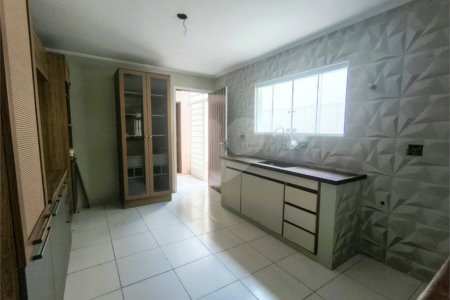 Sobrado à venda com 3 quartos, sendo 1 suíte,  em Jardim Esmeralda, São Paulo, SP