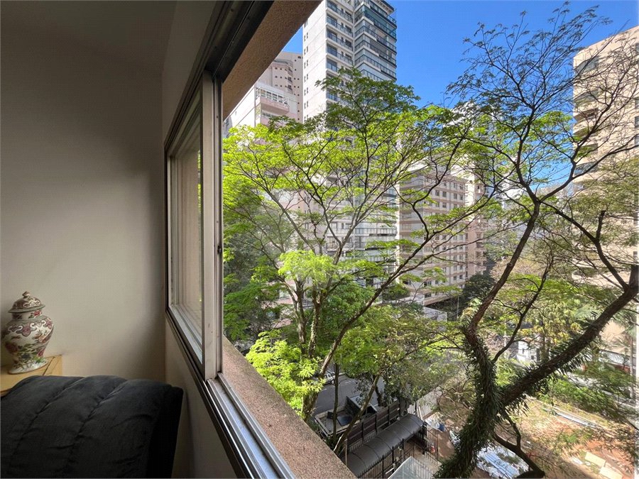 Apartamento à venda com 3 quartos, sendo 2 suítes,  em Jardim Paulista, São Paulo, SP