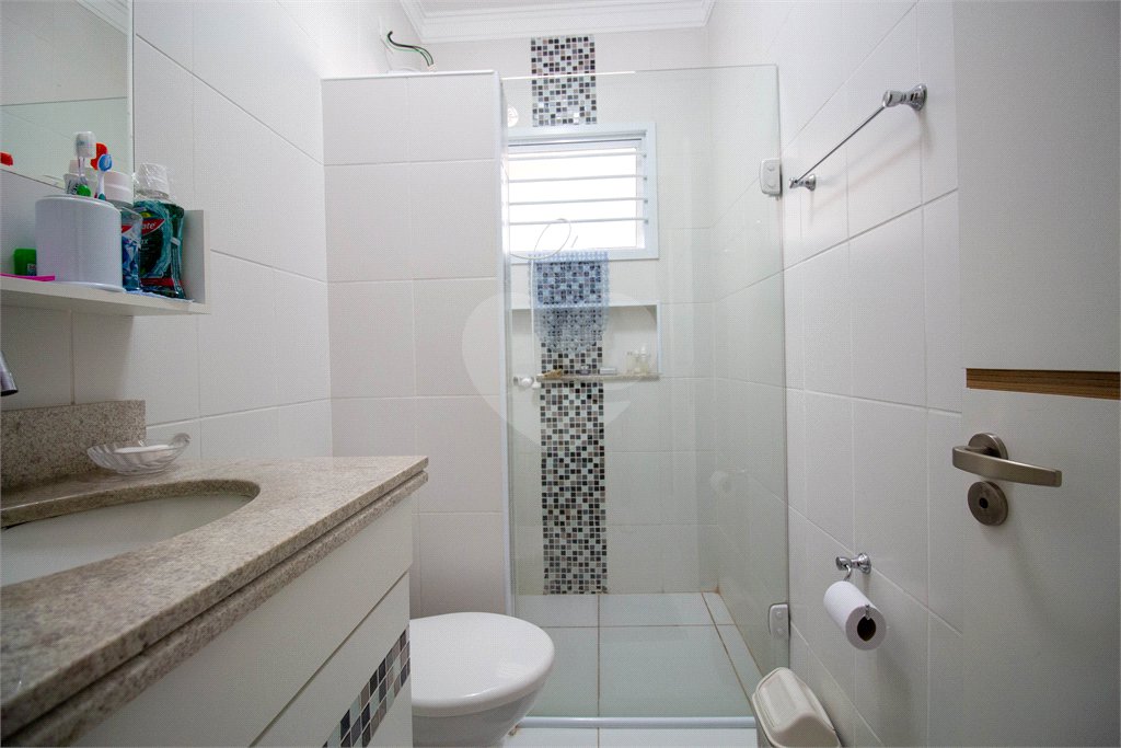 Sobrado à venda com 4 quartos, sendo 3 suítes,  no Centro, São Roque, SP