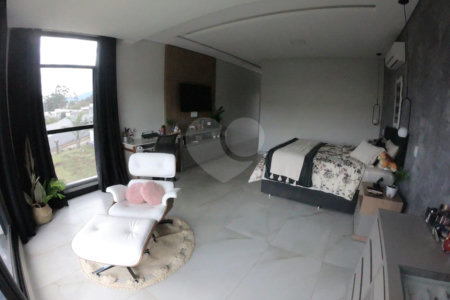 Sobrado à venda com 4 quartos, sendo 2 suítes,  no Centro, Joanópolis, SP