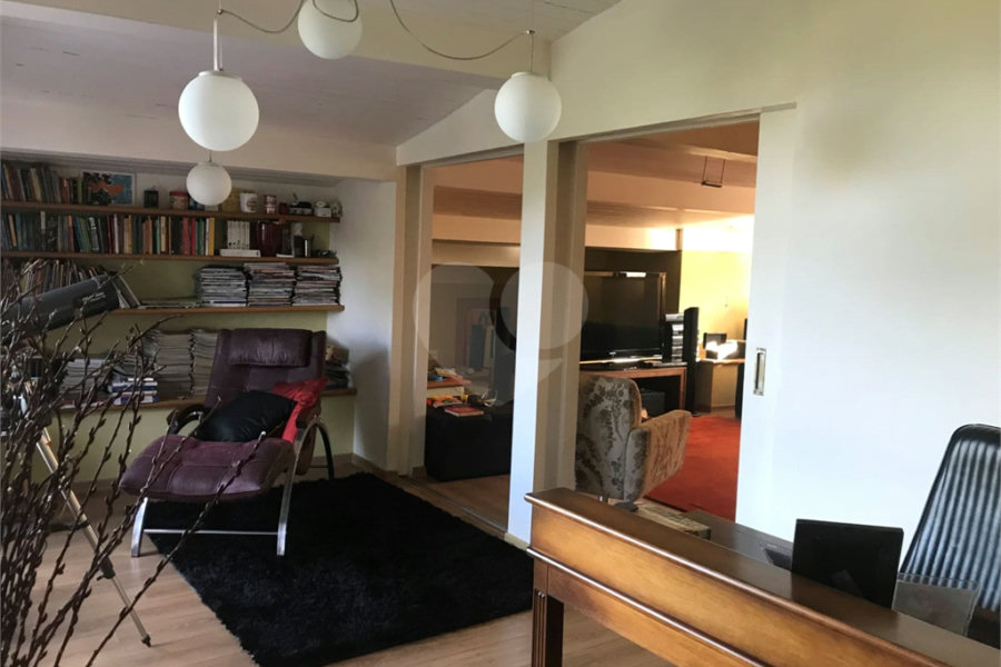 Casa à venda com 4 quartos, sendo 3 suítes, no condomínio Alpes da Cantareira, Mairiporã - SP