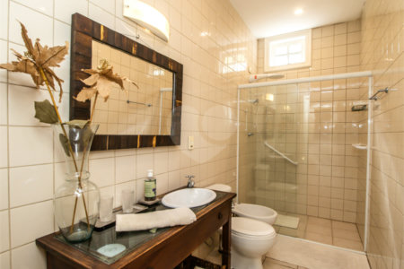 Casa à venda com 5 quartos, sendo 4 suítes, no condomínio Bounganville, São Paulo - SP